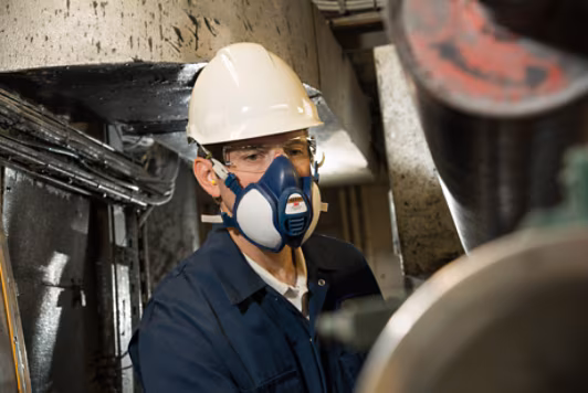 3m-maintenance-free-respirator-4000plus-4251plus-a1p3-in-use-3-1